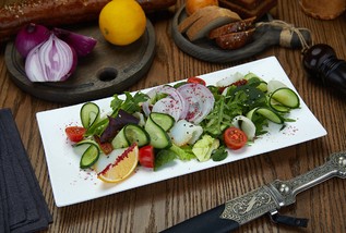 Салат с копченым палтусом