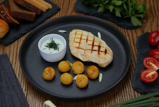 Куриная грудка гриль с картофельными шариками